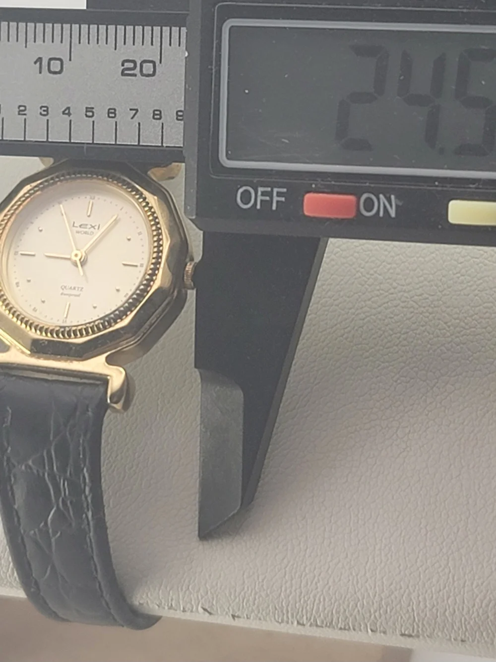 Vintage Lexi World L-56 Womens Watch Octagon Gold Tone Cream Dial Black Leather